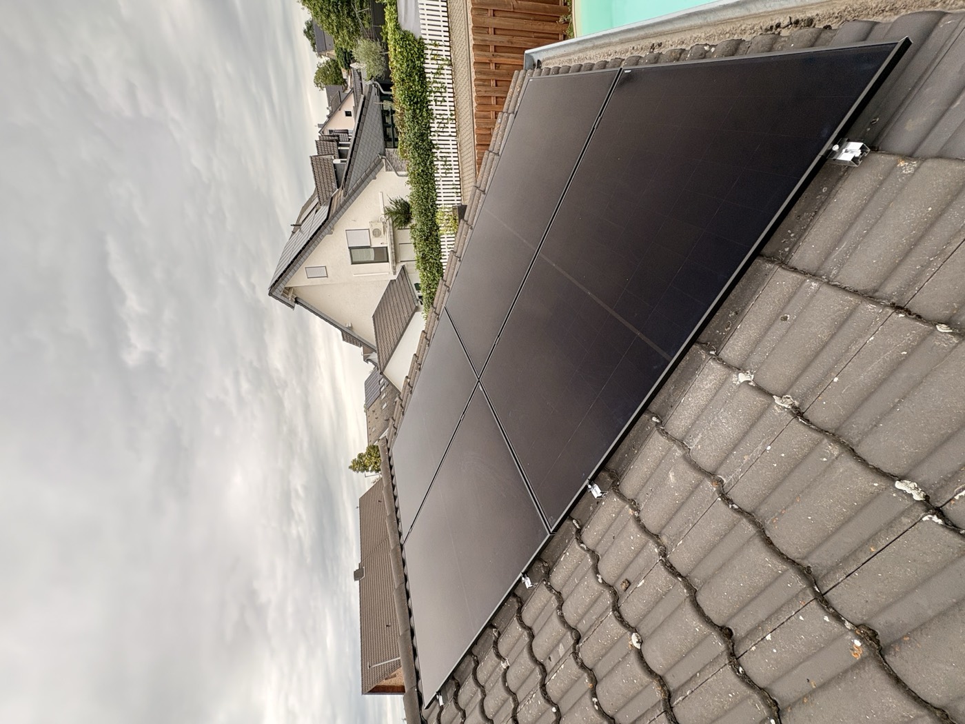 PV-Module auf Ziegeldach, Montage Region Mayen