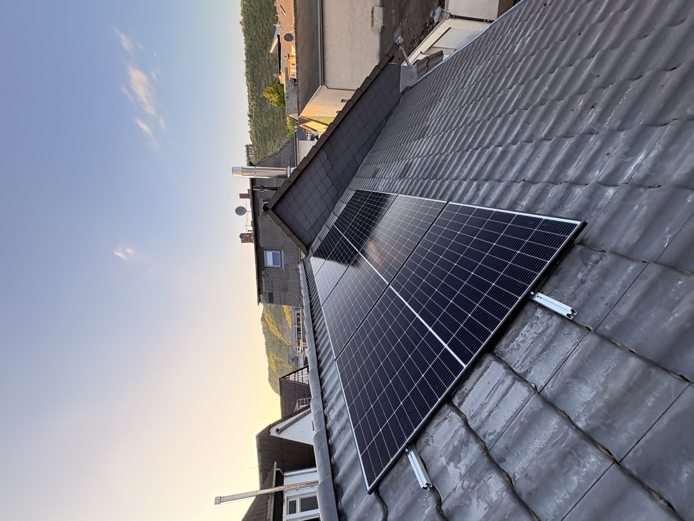Steckersolar Befestigung auf dem Satteldach, Region Koblenz